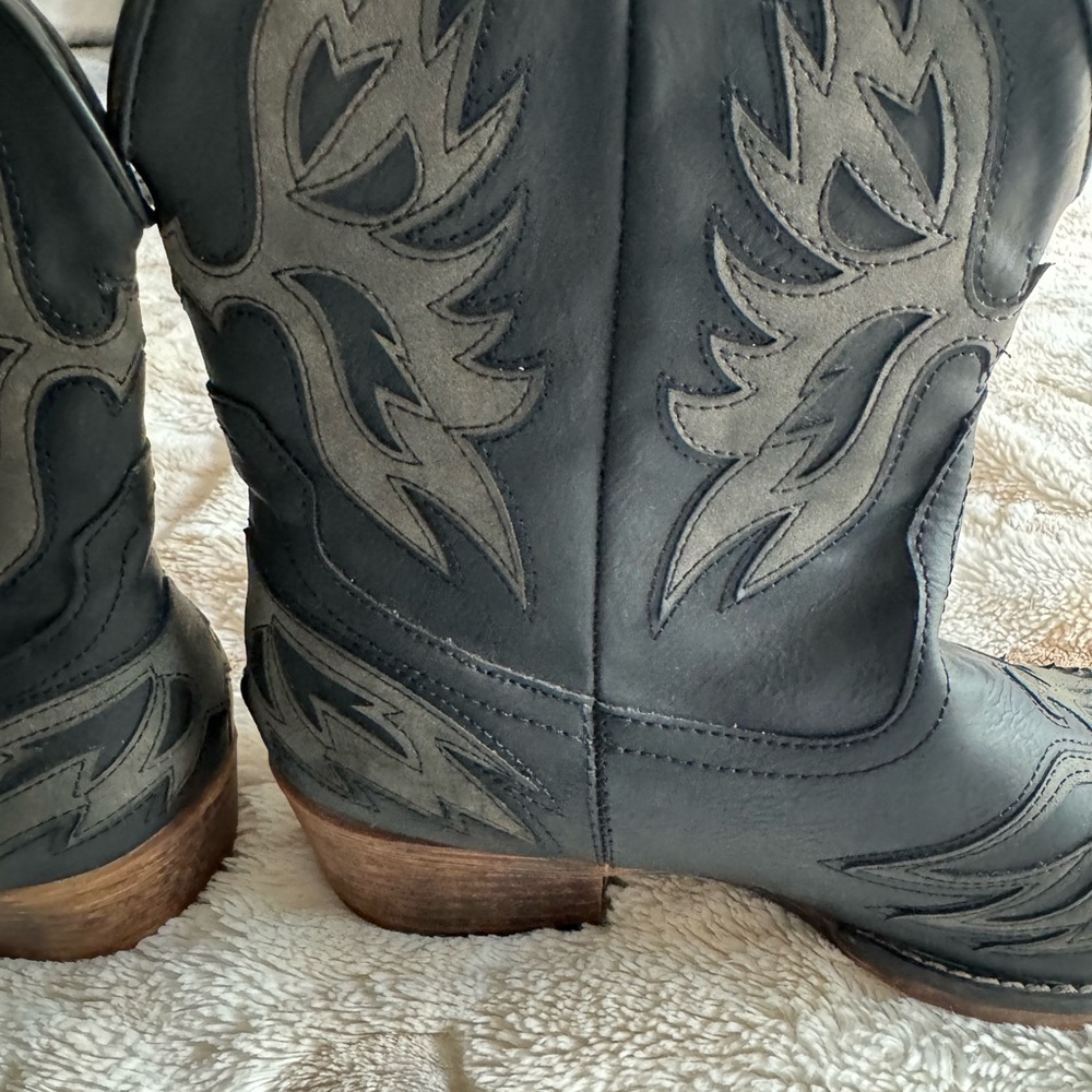 Women’s Roper Boots - Picture 3 of 7